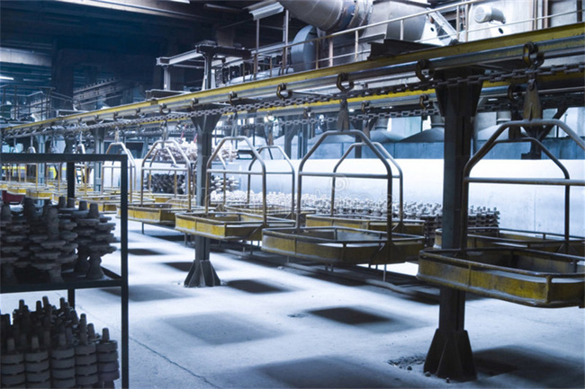 油液監(jiān)測儀器是用于監(jiān)測和分析各種潤滑油、液壓油、傳動油和其他工業(yè)油液的工具。這些儀器可以用于檢測油液的化學(xué)成分、污染物、酸堿度、粘度和其他參數(shù)，以幫助確保機(jī)械設(shè)備的正常運(yùn)行和維護(hù)。